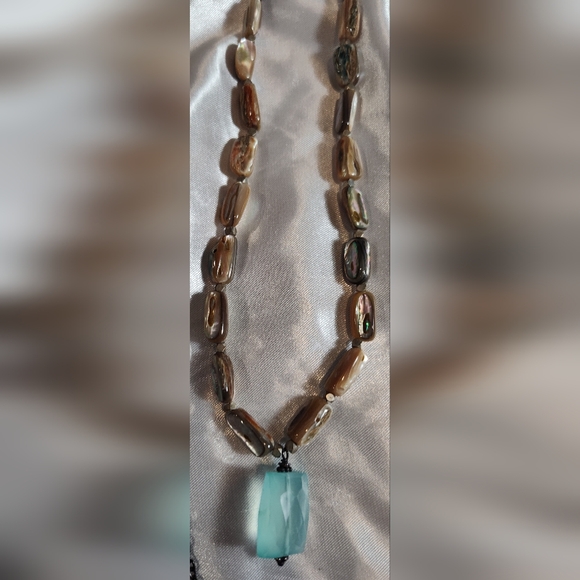 Source Unknown Jewelry - Vintage Rare Abalone Beads & Central Drop Adventurine (?) Pendant Necklace